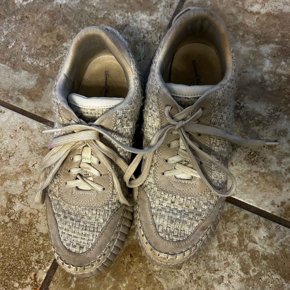 Universal threads white sneakers